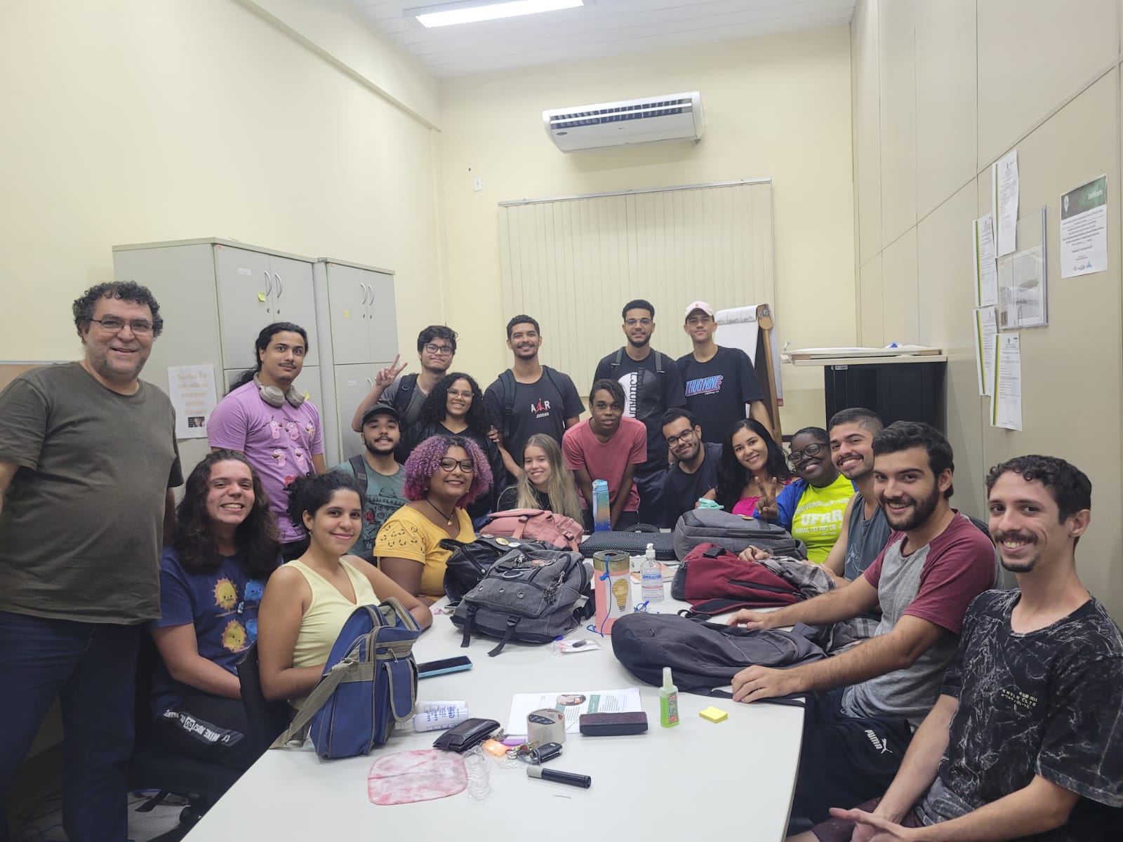 grupo dos petianos junto ao tutor